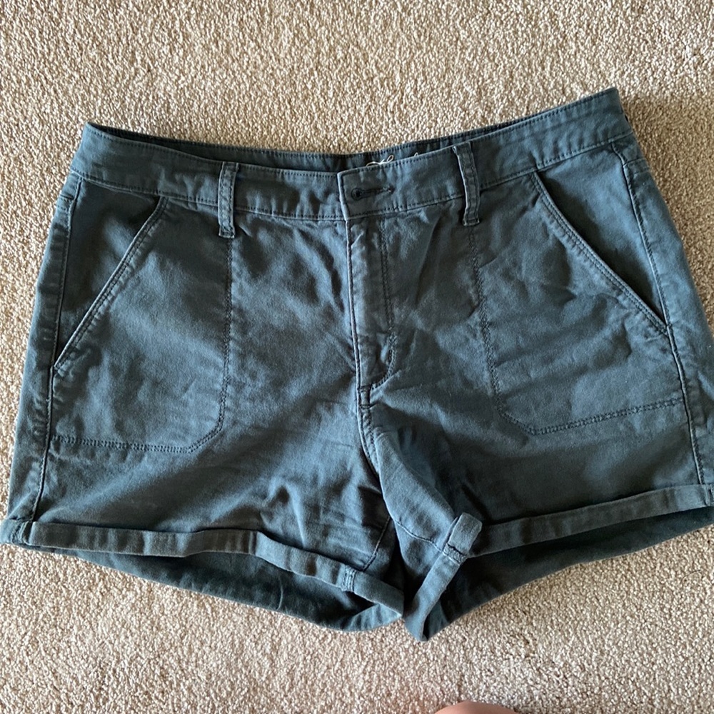 Universal Thread high rise midi shorts. Size 14
